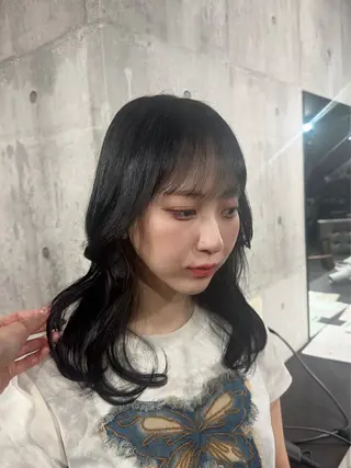 ミディアム カラー amy .のヘアスタイル