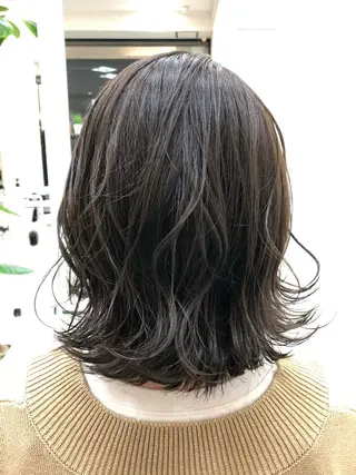 ミディアム カラー 渕向 克海のヘアスタイル