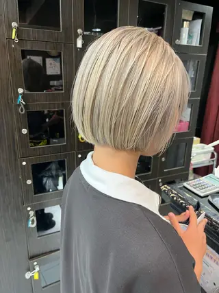 ショート カラー Eleanor立川北口所属・🦋YUI 髪質改善 ブリーチ　着付け🦋のヘアスタイル