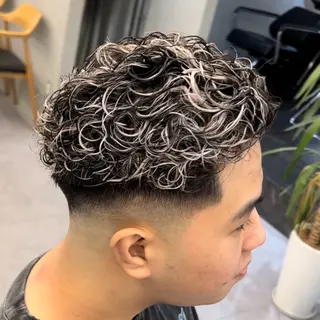 カラー パーマ メンズ メンズパーマ特化 美容師/ハルキのヘアスタイル