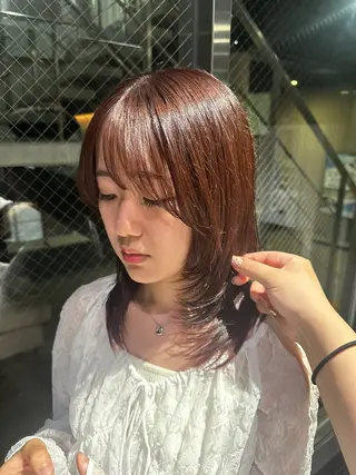 ミディアム カラー 佐々木やすは/ レディースモデル募集のヘアスタイル