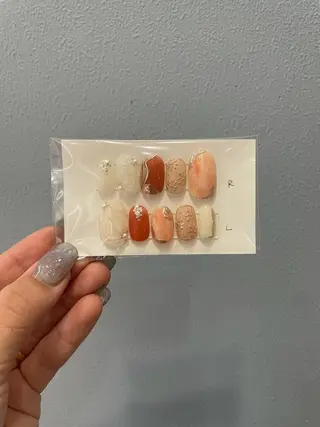 ネイル R'well所属・はばすみれ🎀ﾈｲﾙ 光ﾌｪｲｼｬﾙ ﾍｱのネイルデザイン