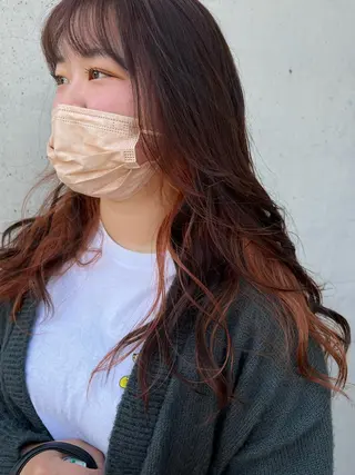 ロング カラー 岸田 莉奈のヘアスタイル