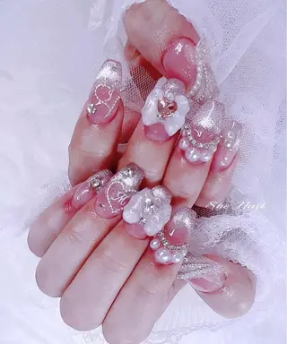 ネイル She_nail所属・ELSA_ Bellaのネイルデザイン