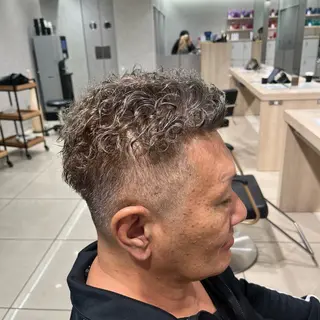 パーマ メンズ 巖本 真希のヘアスタイル