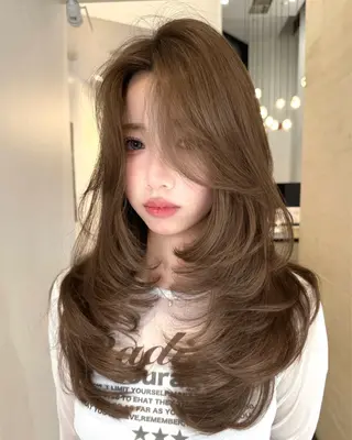 ロング にこ🐻‍❄️🫧 透明感カラー🤍のヘアスタイル