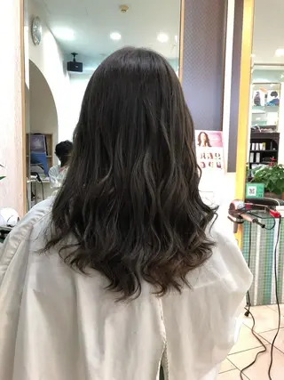 セミロング カラー kahuli  hair Ulu 「カーフリヘアウル」所属・鎗田 健のヘアスタイル