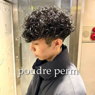 セミロング パーマ ヘアアレンジ メンズ 顔まわりカット の達人のヘアスタイル