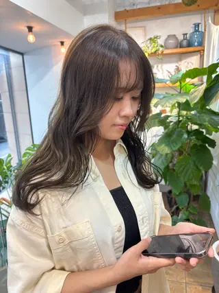 ロング カラー カネコ ナナミのヘアスタイル