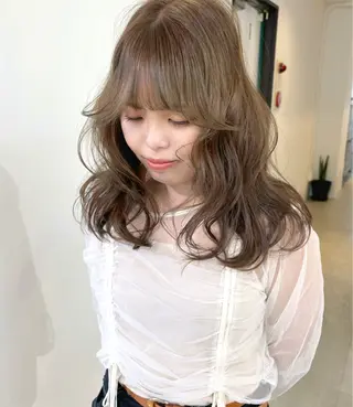 ロング カラー mizuki/ピンク ベージュ.レイヤーのヘアスタイル