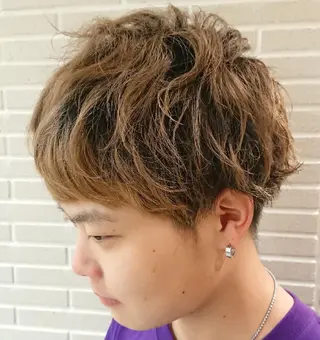 メンズ カラー ブリーチ/ヘアケア/ 艶髪/イギチハルのヘアスタイル