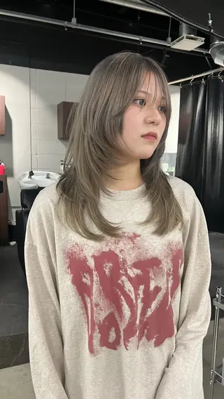 セミロング カラー ヘアアレンジ ツガミ リナのヘアスタイル