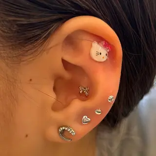 松川ヒナ｜韓国レイヤ /耳つぼジュエリーのヘアスタイル