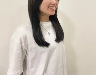 ロング カラー 陰山 友咲のヘアスタイル
