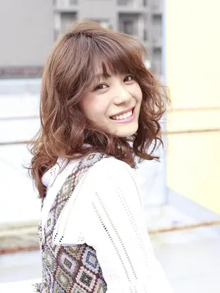 ミディアム 相原 瞳のヘアスタイル