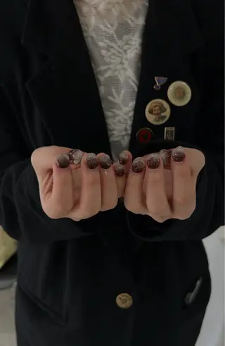 ネイル しおん🎶|ひと 癖ニュアンス|個性派のネイルデザイン