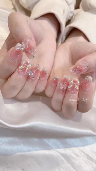 ネイル 𝘙𝘪𝘰𝘯𝘢 ...🕯🤍のネイルデザイン