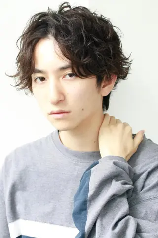 ミディアム カラー パーマ メンズ 赤み消し🌿 透明感カラー🫧のヘアスタイル