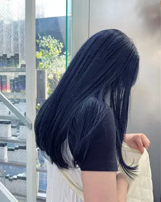 セミロング カラー ケアブリーチ レイヤーカットのヘアスタイル