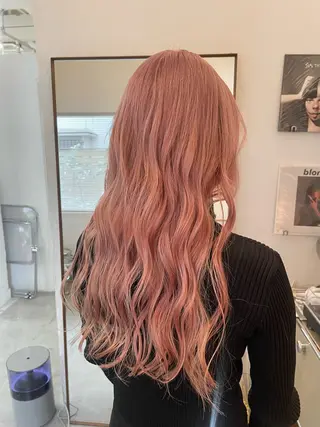 カラー hinata /ハイトーンのヘアスタイル