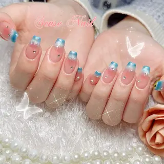 ネイル 🦋 Queenieのネイルデザイン