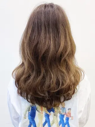 ロング AFLOAT TOKYOのヘアスタイル