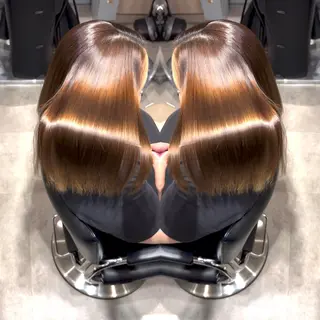 ミディアム カラー MiU所属・韓国×髪質改善×美髪 縮毛矯正×レイヤーのヘアスタイル