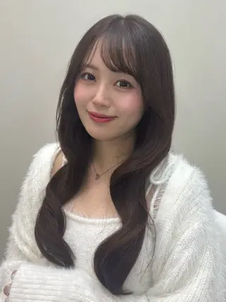 ロング 藤原 亜美果のヘアスタイル