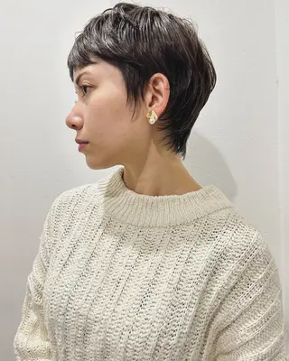 ショート カラー Loom.所属・村上雅人 ナチュラルモードのヘアスタイル