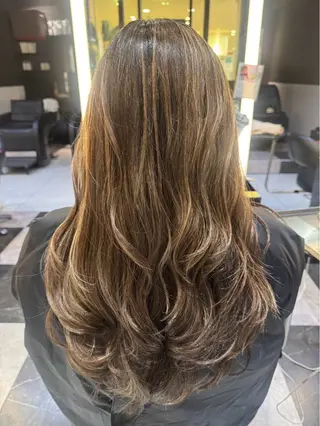 ロング カラー ブリーチ/ヘアケア/ 艶髪/イギチハルのヘアスタイル