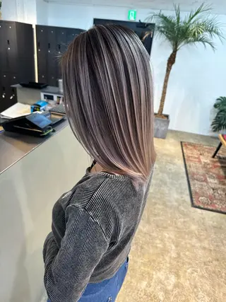 ミディアム カラー Merly Osakaのヘアスタイル