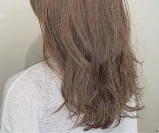 セミロング 透明感カラー 金村真子のヘアスタイル
