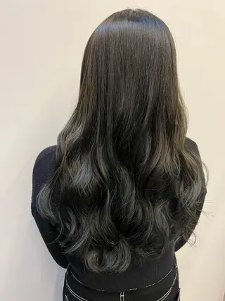 ロング カラー 岸田 莉奈のヘアスタイル