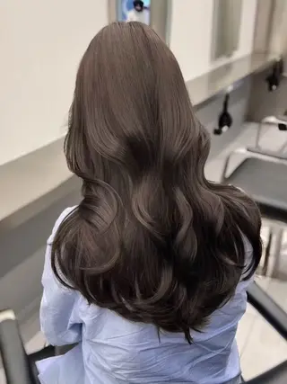 セミロング レイヤーカット/ 艶カラー/亜澄のヘアスタイル