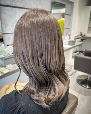 セミロング カラー MignonS 仙幸 大輔のヘアスタイル