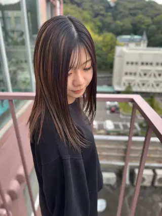 セミロング カラー Viage （ビアージュ）のヘアスタイル