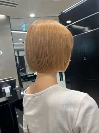 ショート ウスイマイコ カット/ケアカラーのヘアスタイル