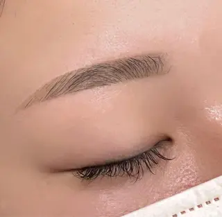 アイブロウ EmiyBeautyLush所属・Emiy BeautyLushのマツエク・マツパデザイン