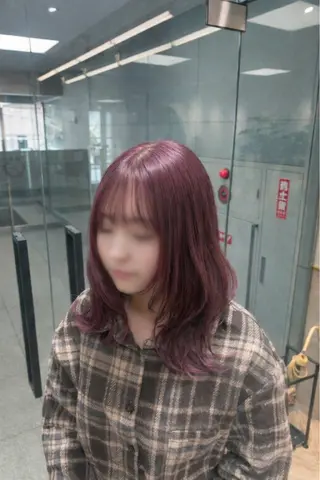 ミディアム 🩶ハイトーン🖤 URARAのヘアスタイル