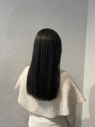 ロング mina / 透明感ベージュカラーのヘアスタイル