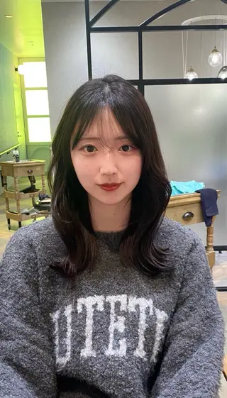 セミロング カラー ZAZA  新宿 杉瀧芽衣のヘアスタイル