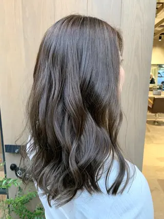 セミロング カラー ハイライトが 得意なニキです😊のヘアスタイル