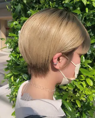 ショート 淡いハイトーンカラー レイヤーカットゆうかのヘアスタイル