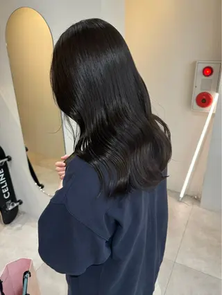 セミロング shiomi H TARUMI森彩華のヘアスタイル