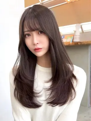 セミロング カラー レイヤー/韓国 ハイトーン興津史弥のヘアスタイル