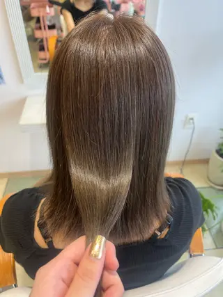 ミディアム カラー ベージュカラー⌇﻿ くびれヘア.𐙚心音のヘアスタイル