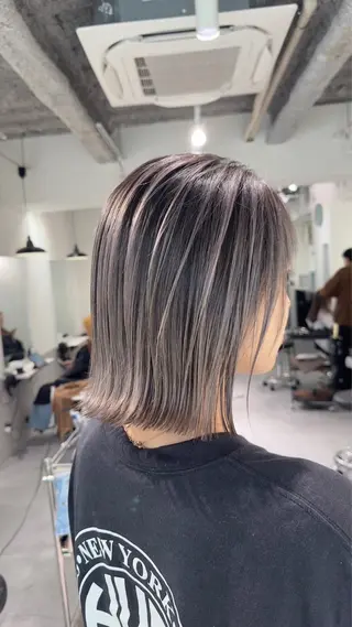 ミディアム カラー CIERA所属・トウジョウ アリサのヘアスタイル