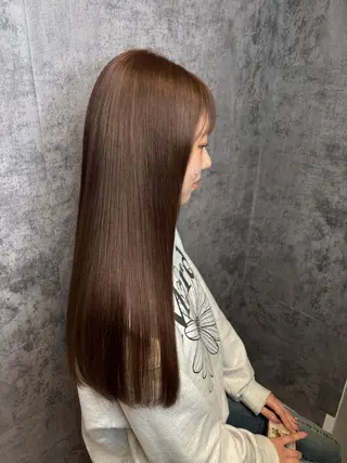 ロング カラー 肌に馴染むハイトーン /ミルクティーカラーのヘアスタイル