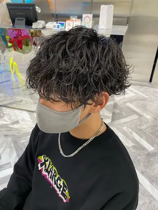 ショート カラー パーマ メンズ カラーモデル⚡️ REONのヘアスタイル