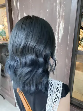 ミディアム カラー 川越 輝梨奈のヘアスタイル